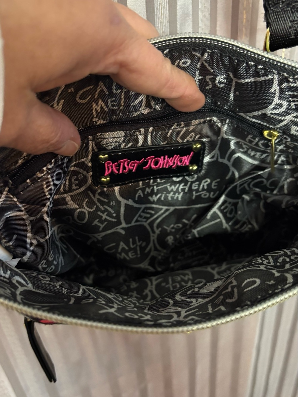 Betsey Johnson Cheetah Stripes Pink Expandable Crossbody Bag. - Picture 7 of 8
